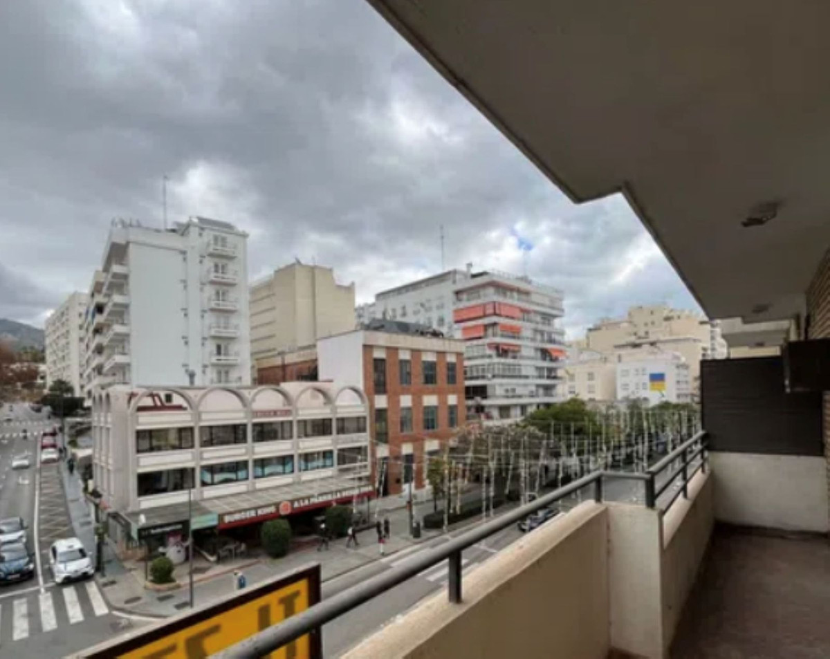 65cf20f70174a70449b90424cdf4c923 - 13