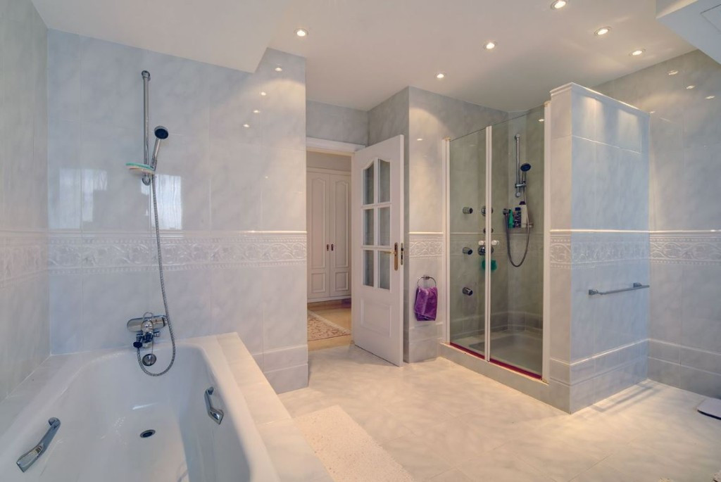 671008dfc9b6474208b2d36cfcf274b4 - 11