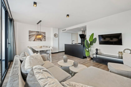 69820f9780939a023ed7bff1f5d1f396 - 32