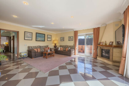 6a54b9d6f62a65261f2530f3931b42fa - 11