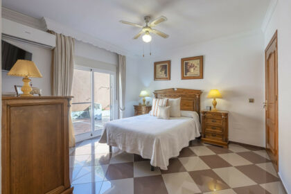 6a54b9d6f62a65261f2530f3931b42fa - 18