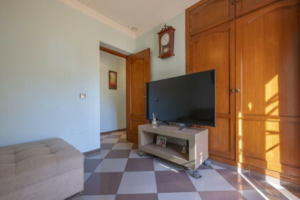 6a54b9d6f62a65261f2530f3931b42fa - 24