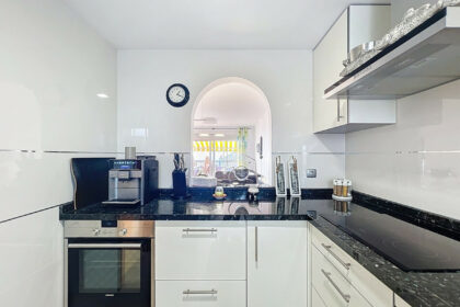 6bd15a900e1845a6848e07d508950200 - 12