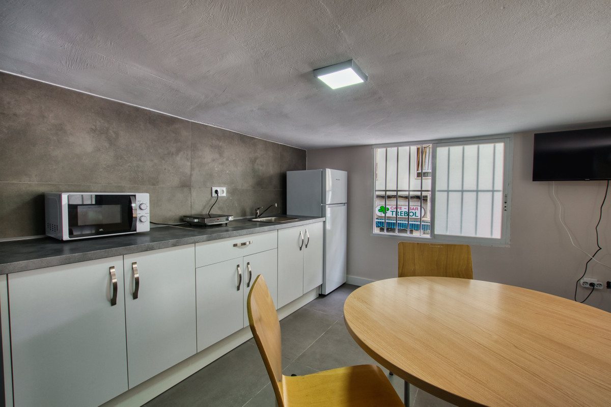 6dc63f00e98fb3265c2a1a74b102d36f - 14