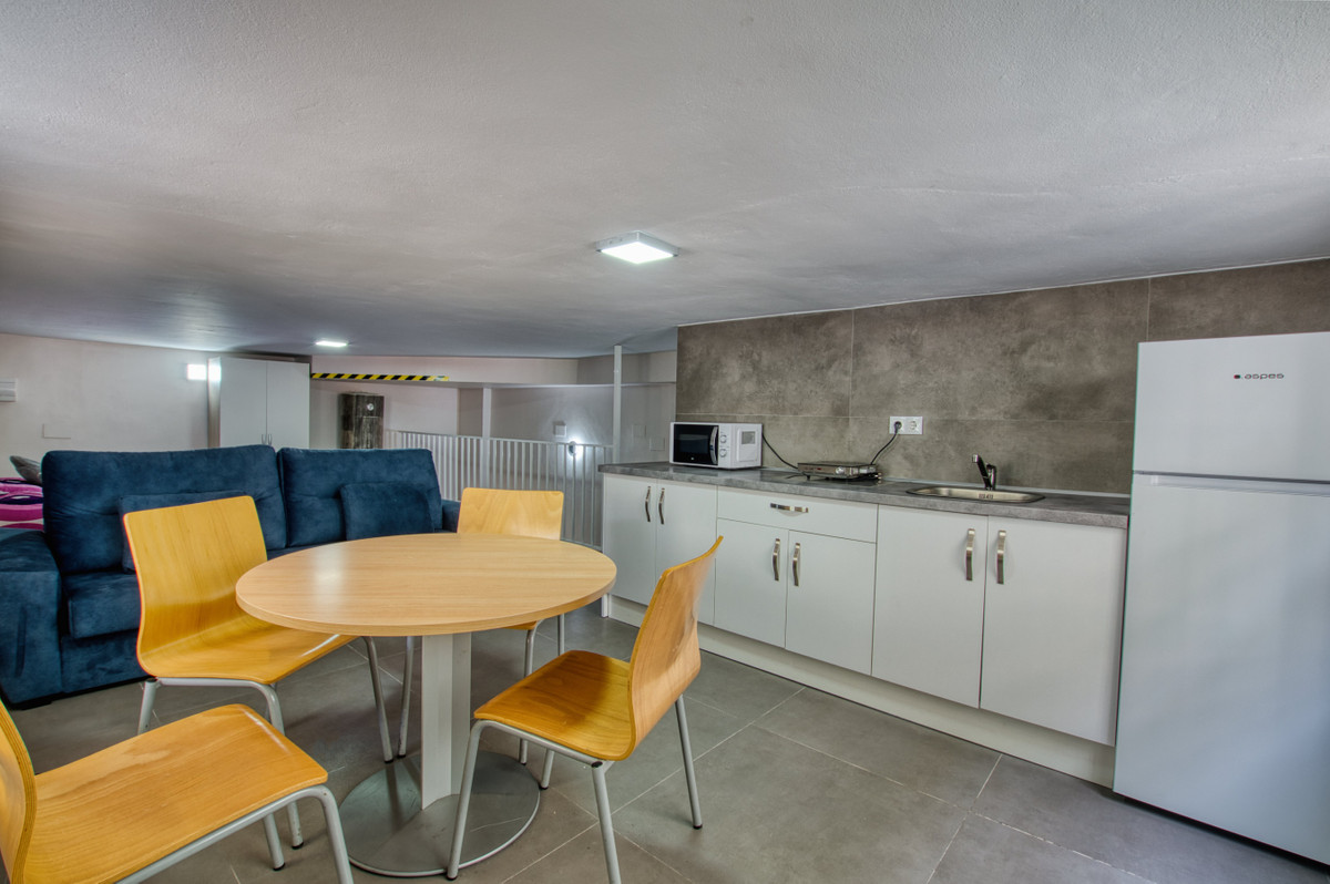 6dc63f00e98fb3265c2a1a74b102d36f - 16