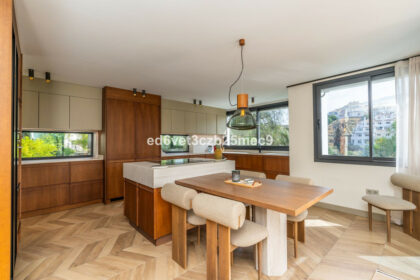 6df57cd8409472c92f1d67c2f410882c - 10