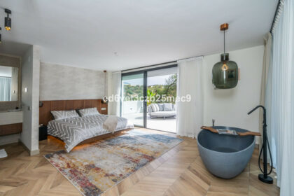 6df57cd8409472c92f1d67c2f410882c - 13