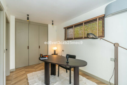 6df57cd8409472c92f1d67c2f410882c - 24