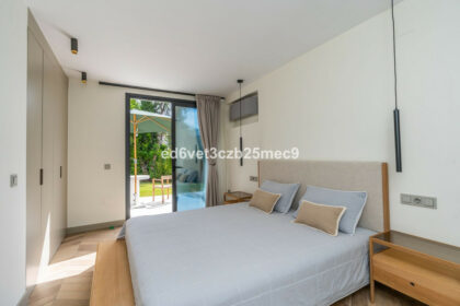 6df57cd8409472c92f1d67c2f410882c - 31