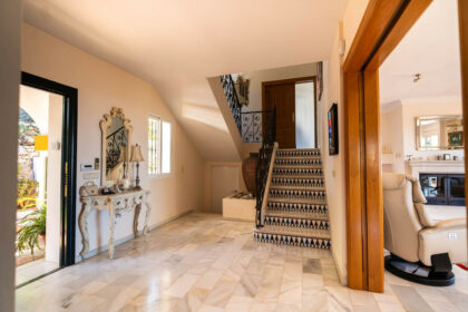 6fed7325fb6c736c0f2f6bb67664991c - 12