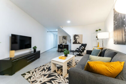 722d1f01c46e4f8381a65661943c3b8b - 32