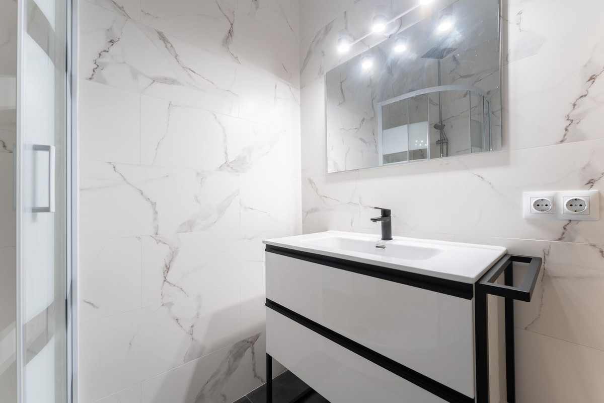 722d1f01c46e4f8381a65661943c3b8b - 35