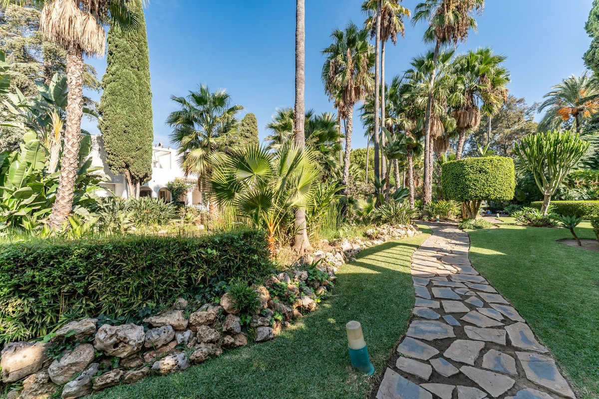 722d1f01c46e4f8381a65661943c3b8b - 38