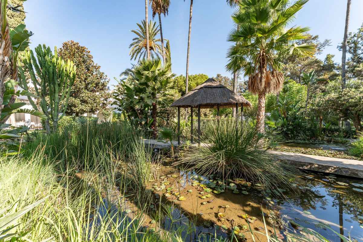 722d1f01c46e4f8381a65661943c3b8b - 40