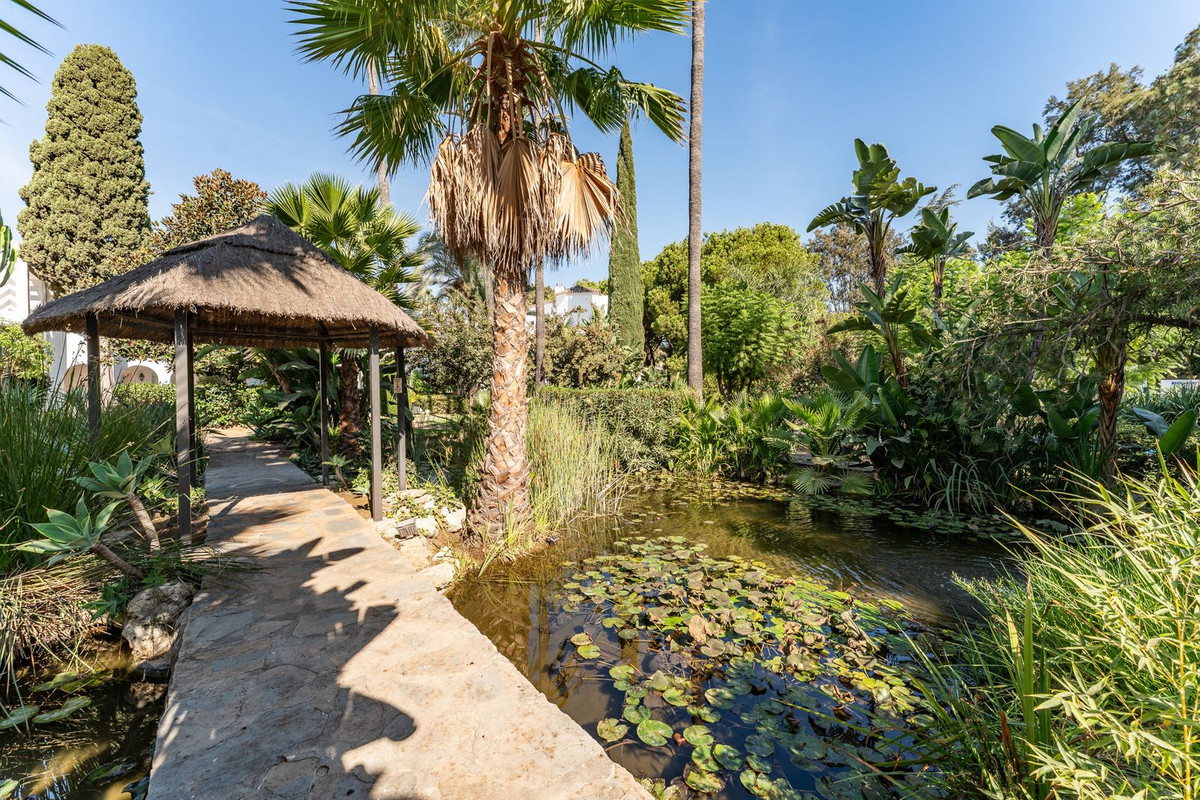 722d1f01c46e4f8381a65661943c3b8b - 42