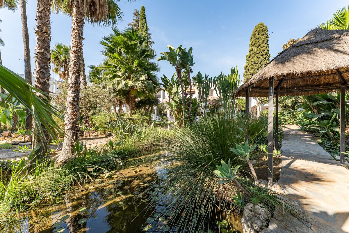 722d1f01c46e4f8381a65661943c3b8b - 43