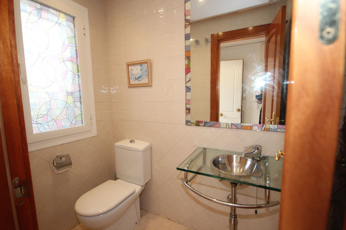 730e574e42478a9af8a10b0096e1ef61 - 18