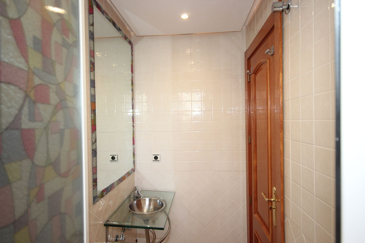 730e574e42478a9af8a10b0096e1ef61 - 19