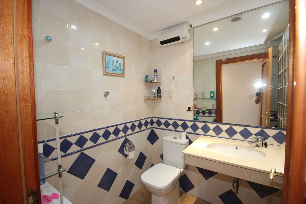 730e574e42478a9af8a10b0096e1ef61 - 33