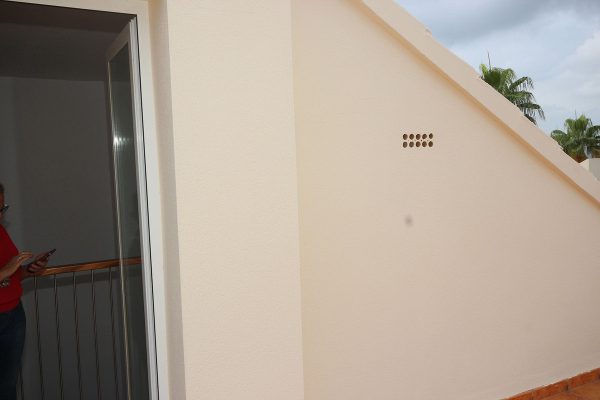 730e574e42478a9af8a10b0096e1ef61 - 39