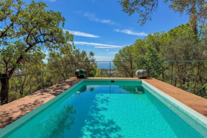 73df82969aa58f9e2022f2b958b08619 - 1