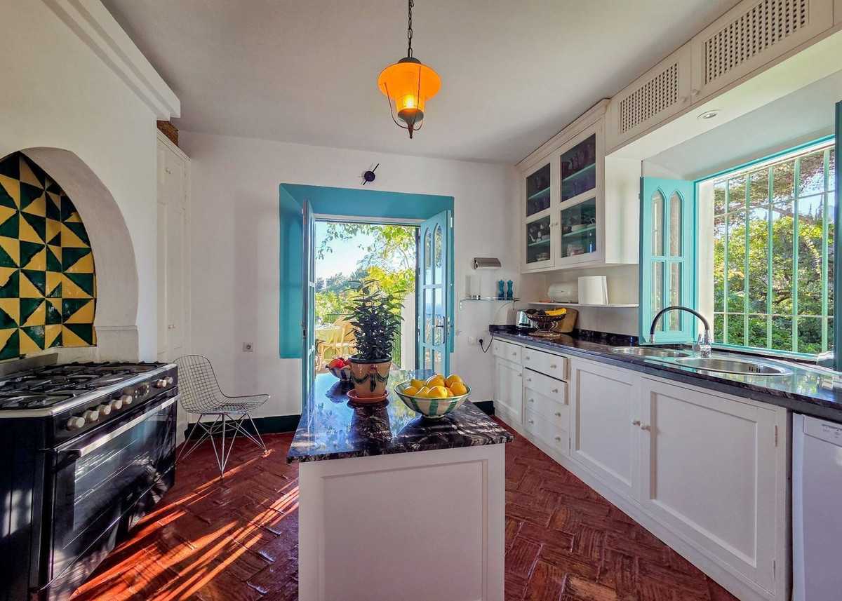 73df82969aa58f9e2022f2b958b08619 - 12