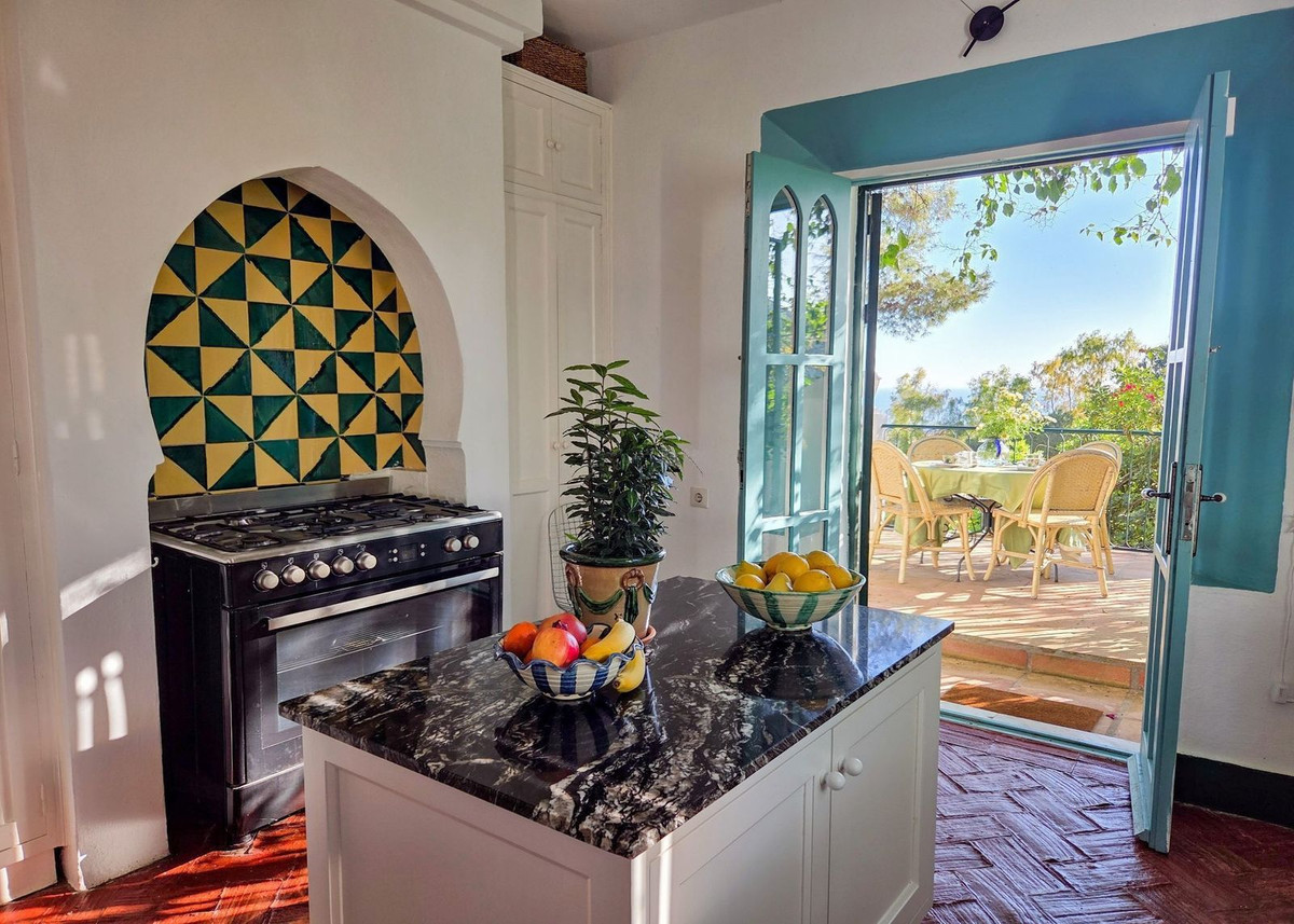 73df82969aa58f9e2022f2b958b08619 - 13