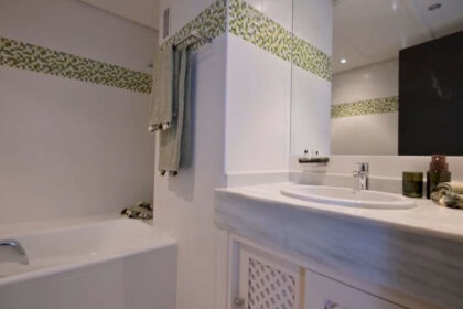 73e340541776bd88e34f3e79dd736b50 - 24