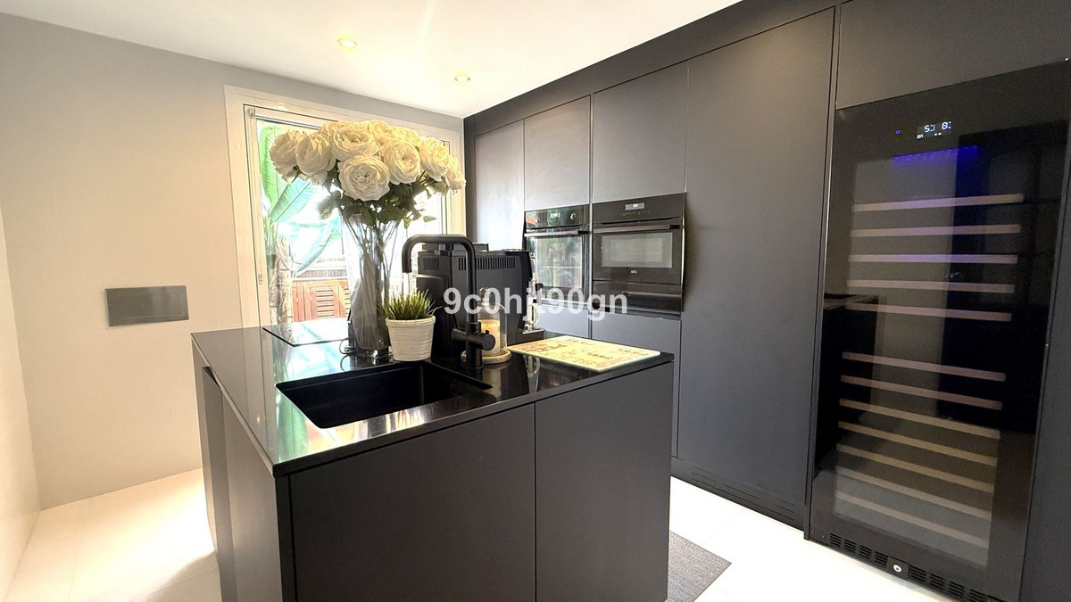 73fac7e615f892c1804052e7e79523df - 20