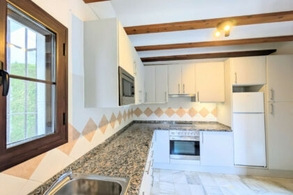 7424709522a997ee77f1fa4a4afbe119 - 12