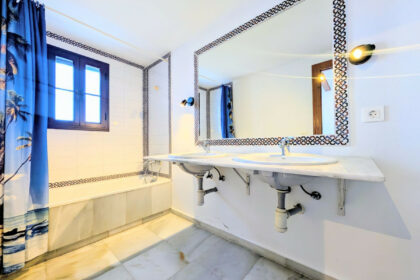 7424709522a997ee77f1fa4a4afbe119 - 26