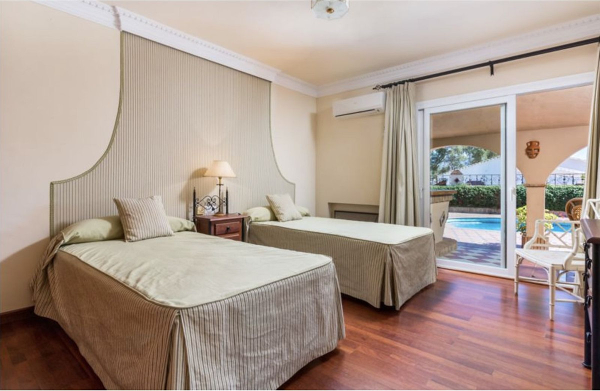 770fad439aaeccfd477dd9d06aa84c50 - 10