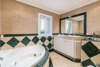 770fad439aaeccfd477dd9d06aa84c50 - 11