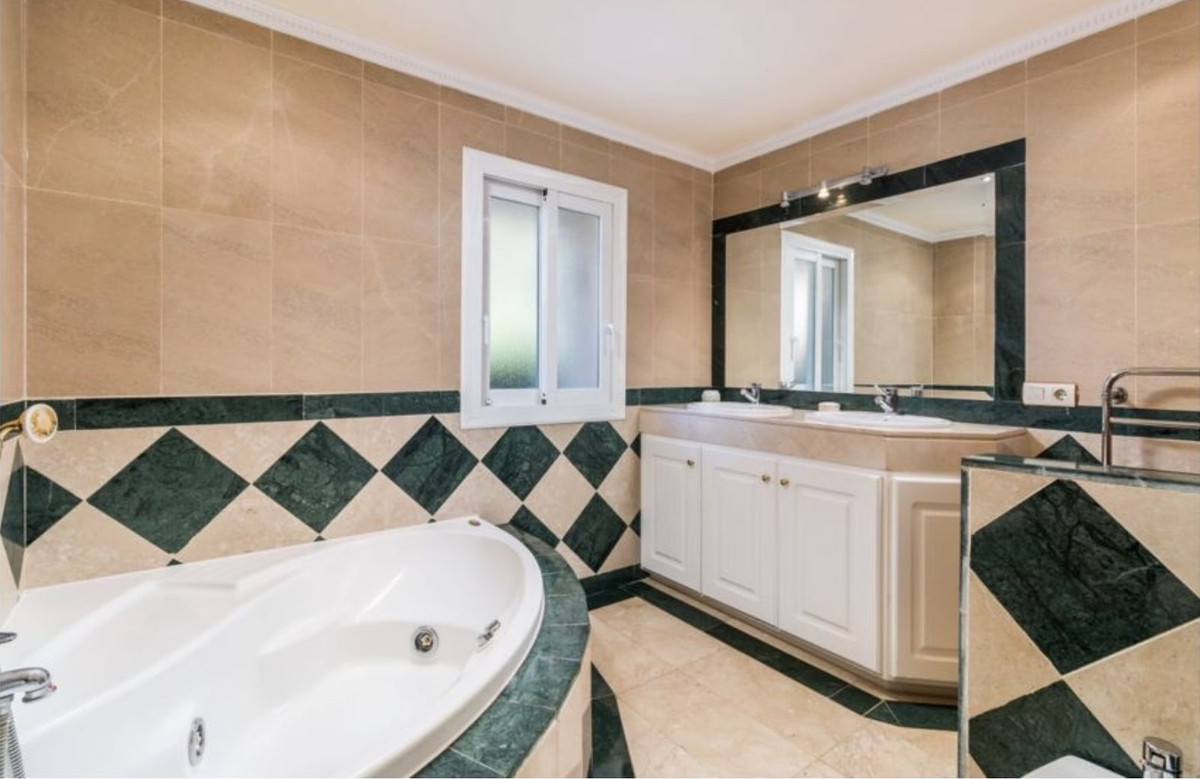 770fad439aaeccfd477dd9d06aa84c50 - 11