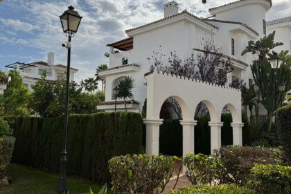 78c1b63a5405bb98a0ec7dff42188541 - 12