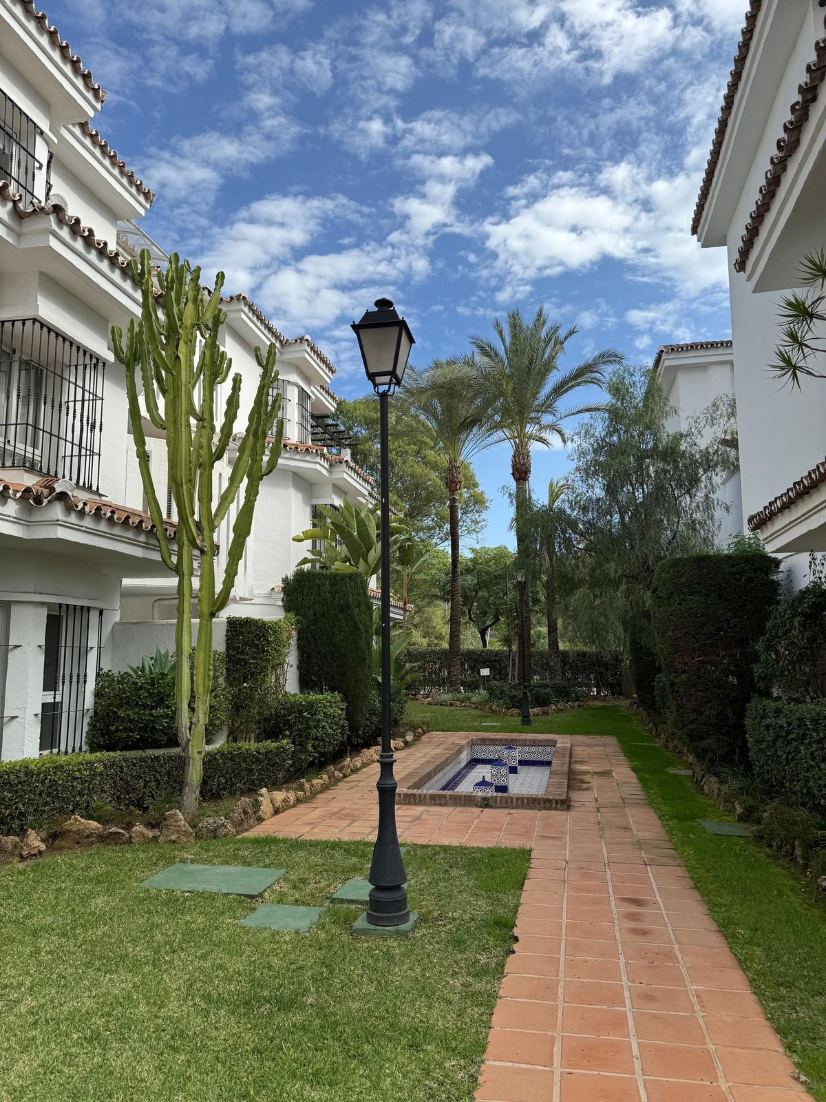 78c1b63a5405bb98a0ec7dff42188541 - 13