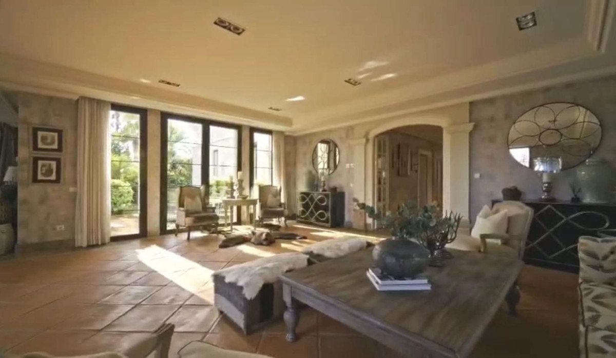 7944fe2bc1407c34553f6346081a6da4 - 10