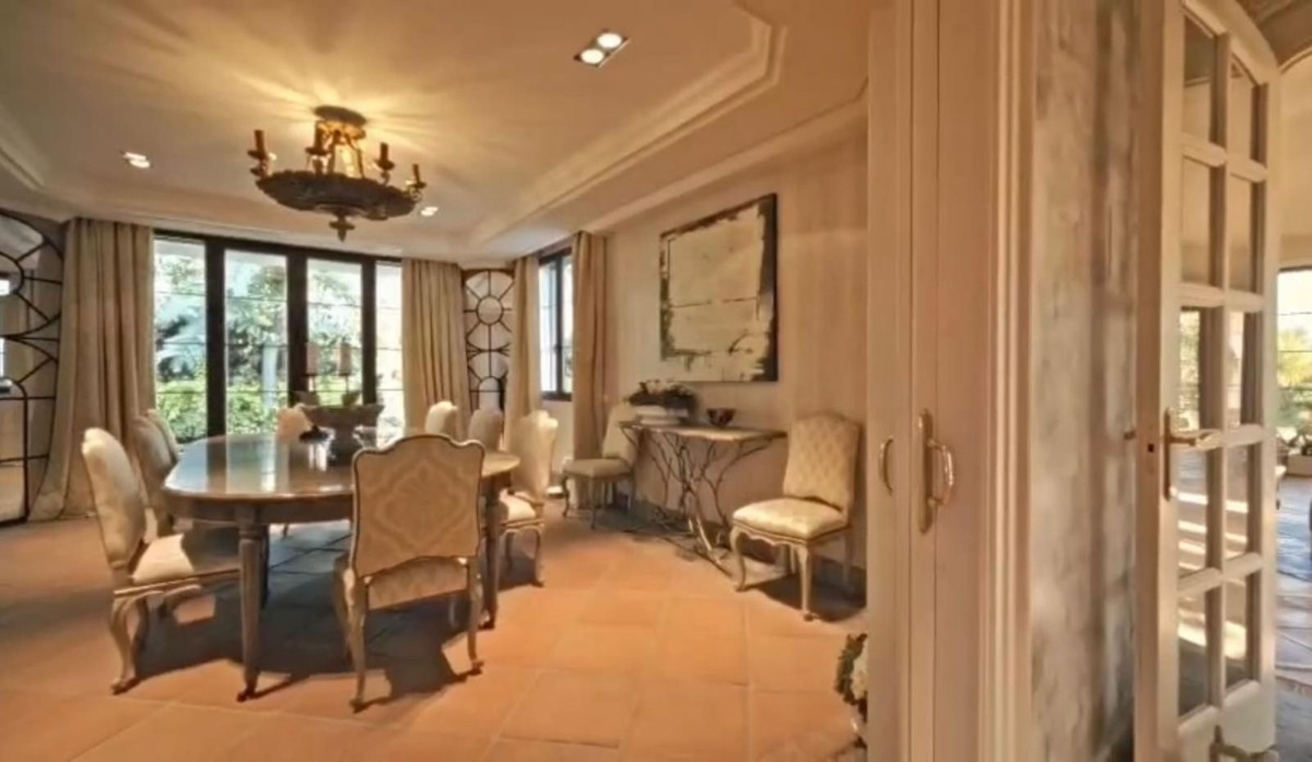 7944fe2bc1407c34553f6346081a6da4 - 12