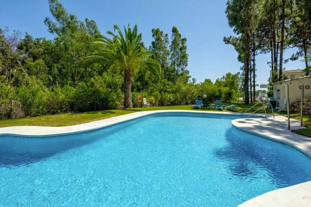 7bcc72b74650aead0eef43c7b9ba9b0c - 18