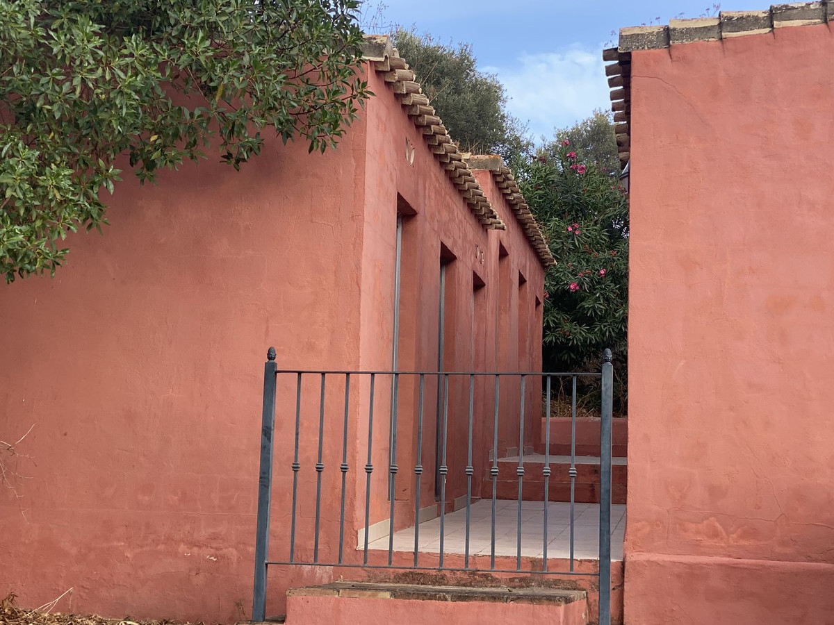 7e1806058b823462b39a961f1f83b2bc - 28