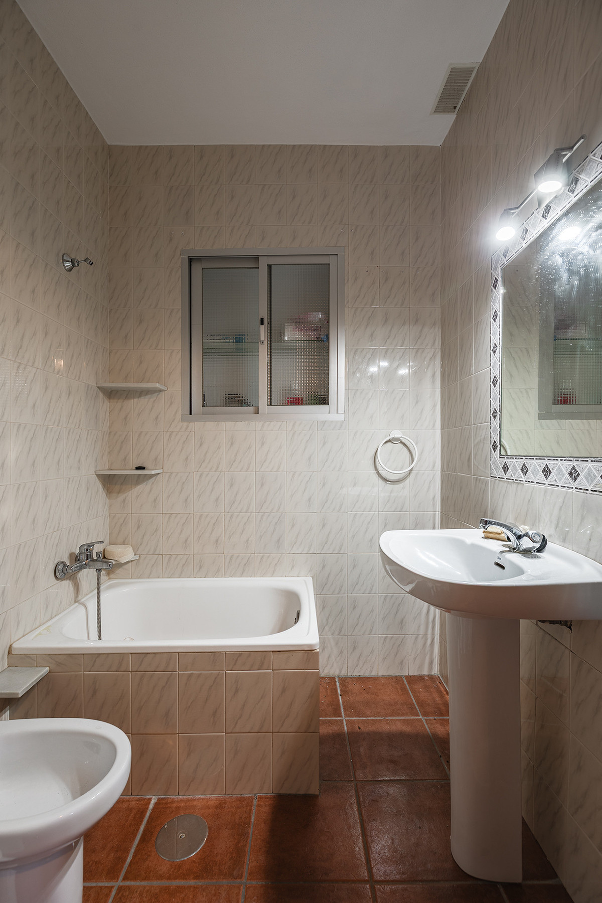 82bd2f00162b58bf3bc653d66c839d95 - 17