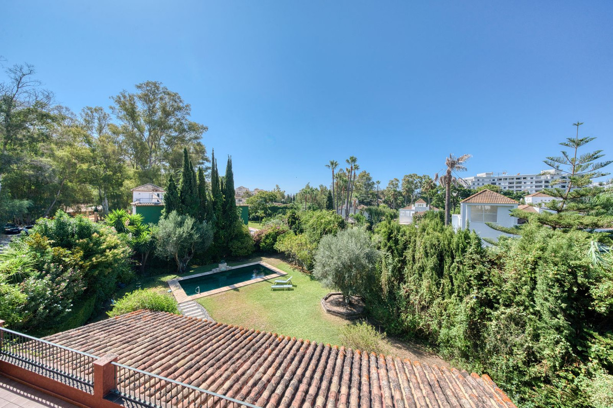 83ca1f9a38d097cc98cc2f82b7abab48 - 32