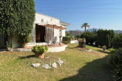 84b642102d9698fba4108bfd972cea6a - 1