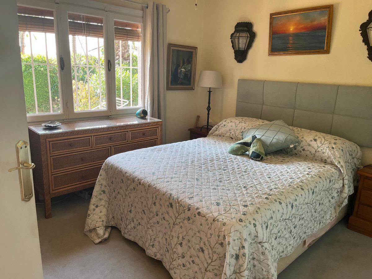 84b642102d9698fba4108bfd972cea6a - 16