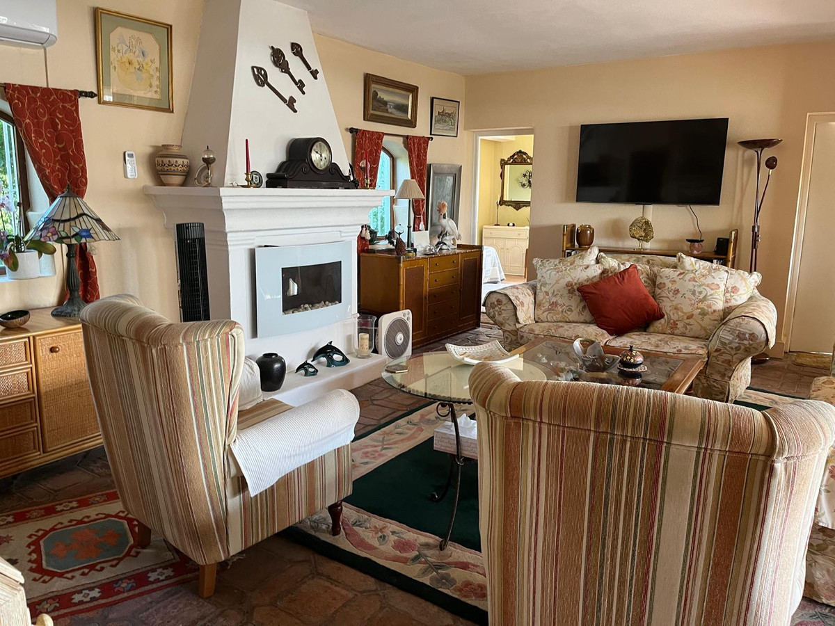 84b642102d9698fba4108bfd972cea6a - 2