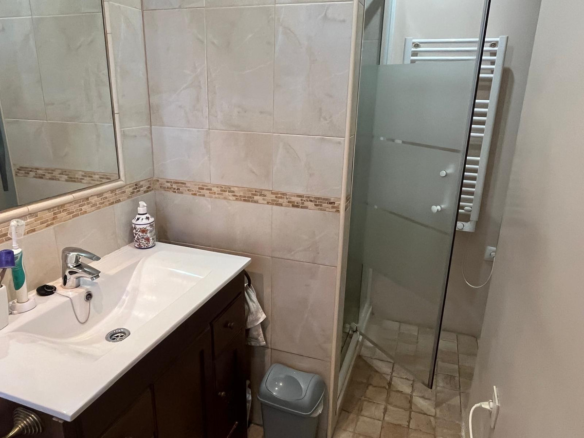 84b642102d9698fba4108bfd972cea6a - 21