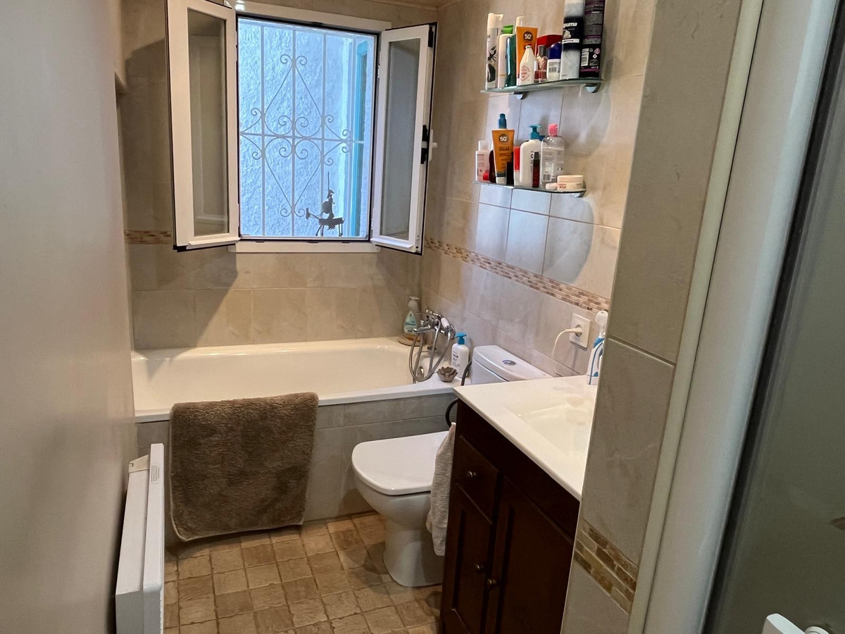 84b642102d9698fba4108bfd972cea6a - 24