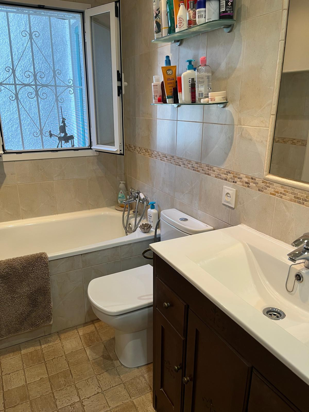 84b642102d9698fba4108bfd972cea6a - 27