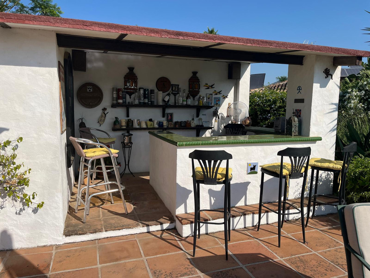 84b642102d9698fba4108bfd972cea6a - 31