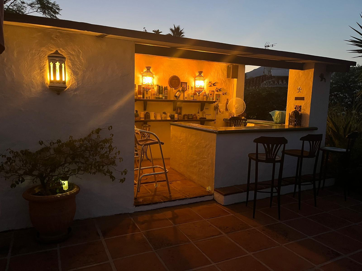 84b642102d9698fba4108bfd972cea6a - 32